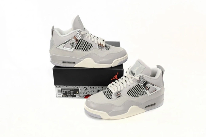 One Kick AQ9129-001 4 WMNS Air Jordan Moments Frozen 0801